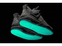 air jordan 4 retro kaws